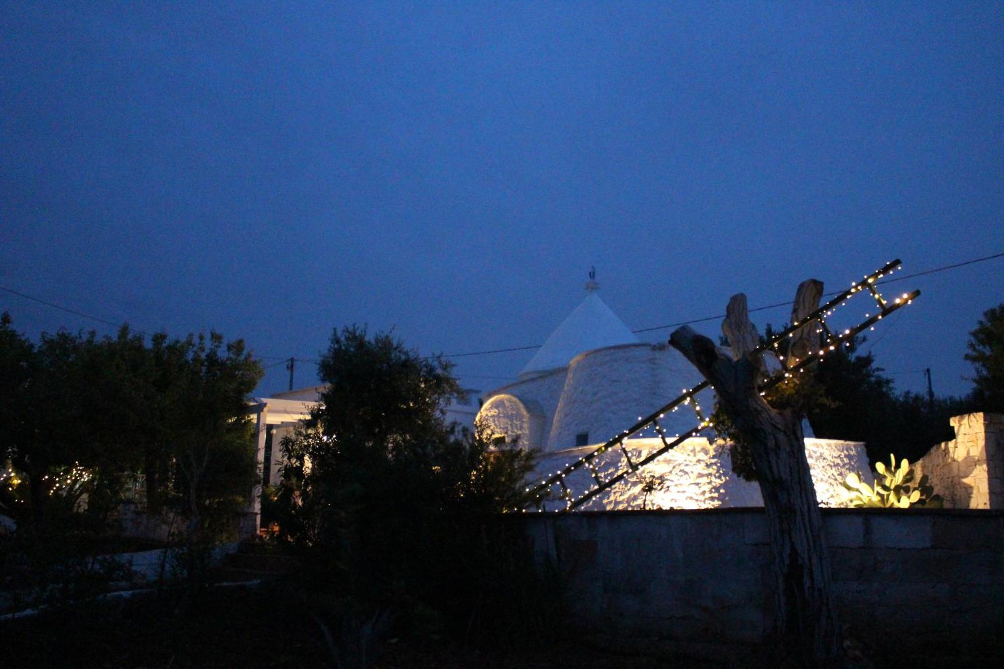 Гостьовий будинок Trullo Il Melograno Остуні Екстер'єр фото