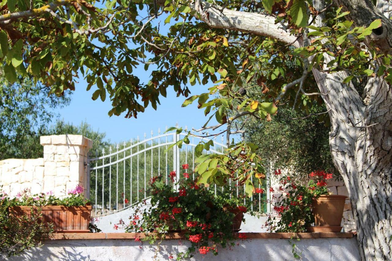 Гостьовий будинок Trullo Il Melograno Остуні Екстер'єр фото